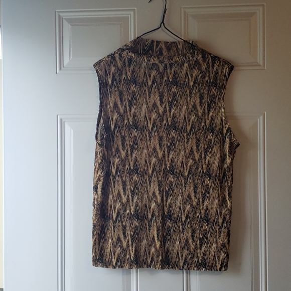 Sleeveless blouse/tank - Picture 1 of 4